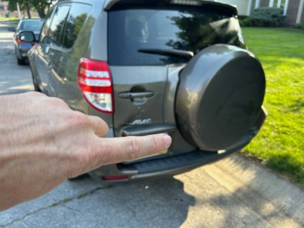 2011 Toyota Rav4 Base 4dr 4x4 Automatic — photo 9