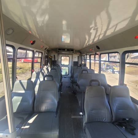 2019 Ford Econoline Super — photo 4