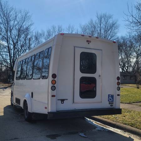 2019 Ford Econoline Super — photo 3
