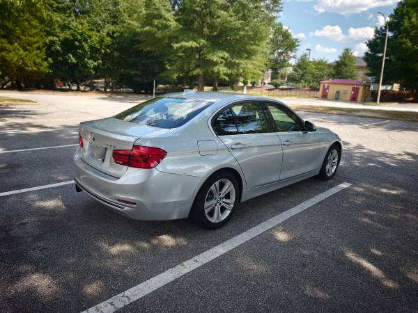 2017 BMW 330i Sport — photo 10