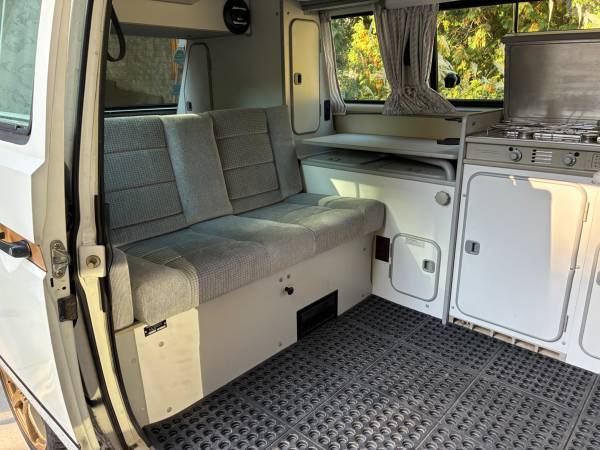 1991 Volkswagen Vanagon GL 3dr Mini-Van — photo 6