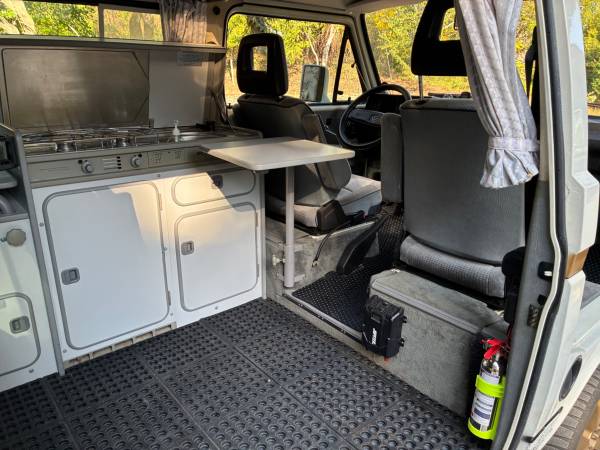 1991 Volkswagen Vanagon GL 3dr Mini-Van — photo 5