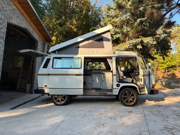 1991 Volkswagen Vanagon GL 3dr Mini-Van — photo 2