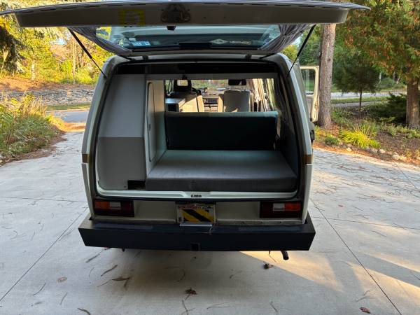1991 Volkswagen Vanagon GL 3dr Mini-Van — photo 3