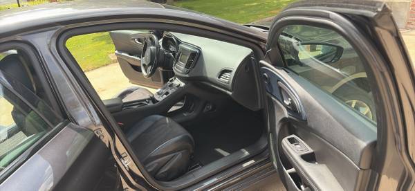 2015 Chrysler 200 C — photo 12