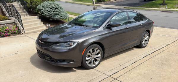 2015 Chrysler 200 C — photo 2