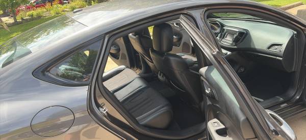 2015 Chrysler 200 C — photo 11