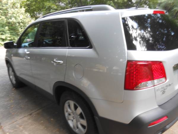 2013 KIA Sorento LX — photo 2