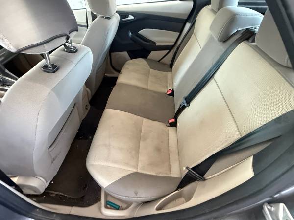 2014 Ford Focus S 4dr Sedan Automatic — photo 4