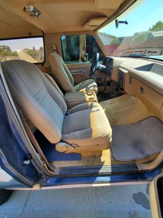 1989 Ford Bronco Base 2dr XLT 4WD SUV — photo 6