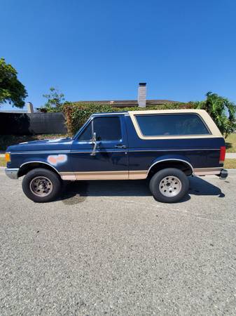 1989 Ford Bronco Base 2dr XLT 4WD SUV — photo 1