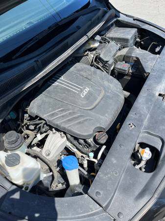 2015 KIA Sedona LX Passenger Van — photo 11