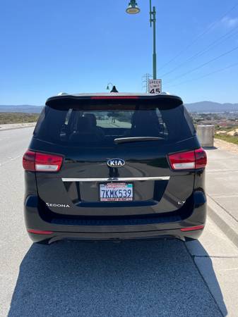 2015 KIA Sedona LX Passenger Van — photo 5