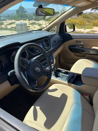 2015 KIA Sedona LX Passenger Van — photo 7
