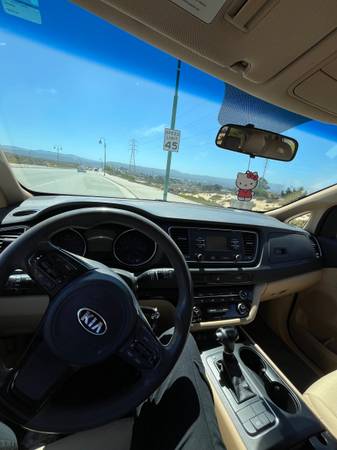 2015 KIA Sedona LX Passenger Van — photo 10