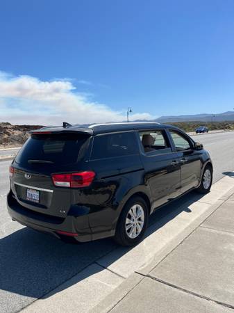 2015 KIA Sedona LX Passenger Van — photo 4