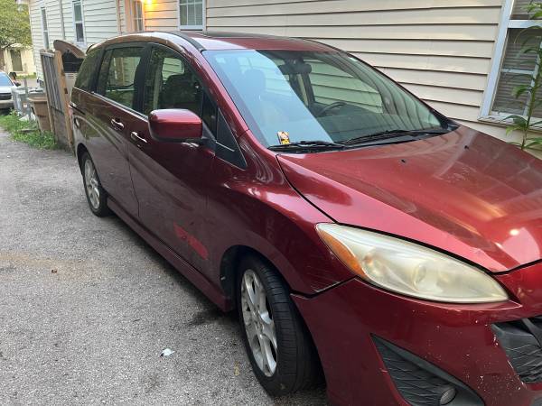 2011 Mazda Five — photo 2