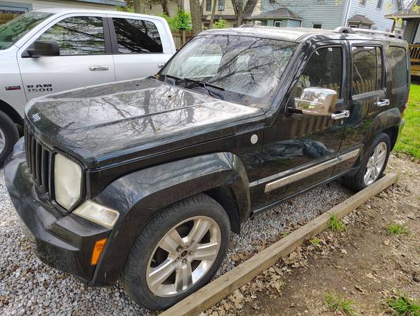 2012 Jeep Liberty Sport 4dr 4x2 Automatic — photo 2