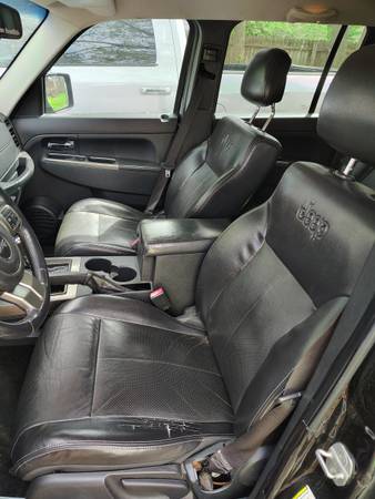 2012 Jeep Liberty Sport 4dr 4x2 Automatic — photo 3