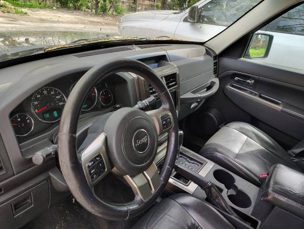 2012 Jeep Liberty Sport 4dr 4x2 Automatic — photo 4