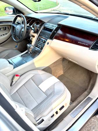 2012 Ford Taurus Limited — photo 10