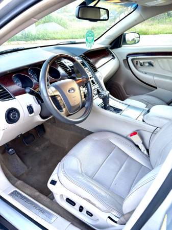 2012 Ford Taurus Limited — photo 7