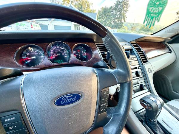 2012 Ford Taurus Limited — photo 11