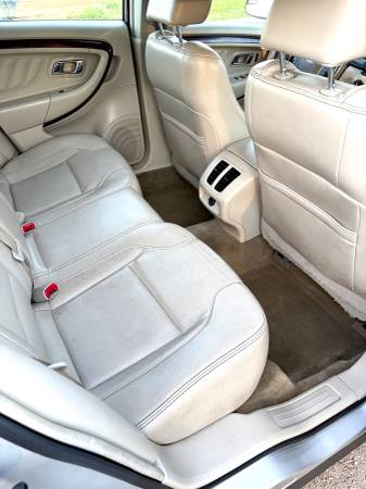 2012 Ford Taurus Limited — photo 9
