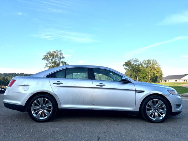 2012 Ford Taurus Limited — photo 5