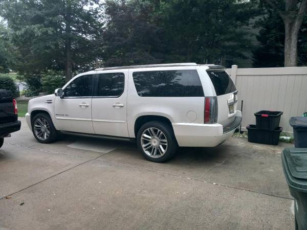 2013 Cadillac Escalade ESV Premium 4x2 Automatic — photo 2