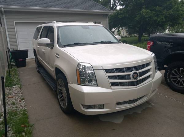 2013 Cadillac Escalade ESV Premium 4x2 Automatic — photo 1