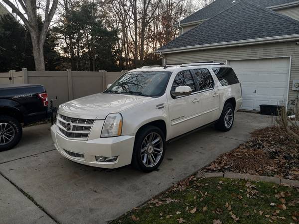 2013 Cadillac Escalade ESV Premium 4x2 Automatic — photo 3