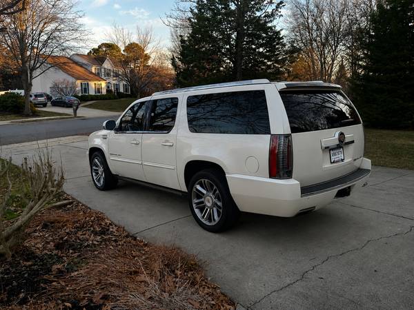 2013 Cadillac Escalade ESV Premium 4x2 Automatic — photo 8