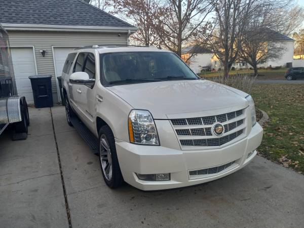 2013 Cadillac Escalade ESV Premium 4x2 Automatic — photo 12