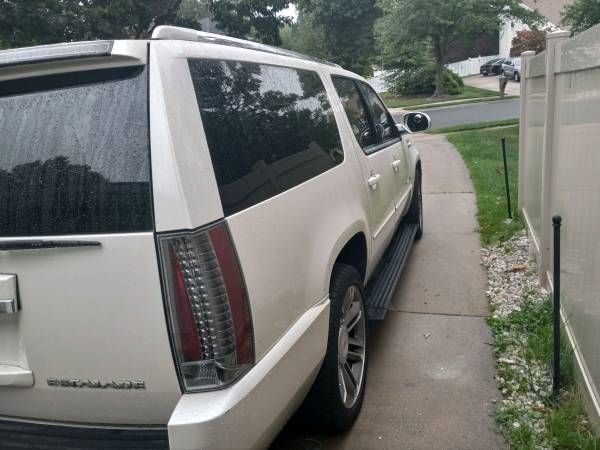 2013 Cadillac Escalade ESV Premium 4x2 Automatic — photo 5