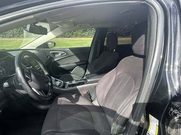 2013 Chrysler 200 LX 4dr Sedan Automatic — photo 5