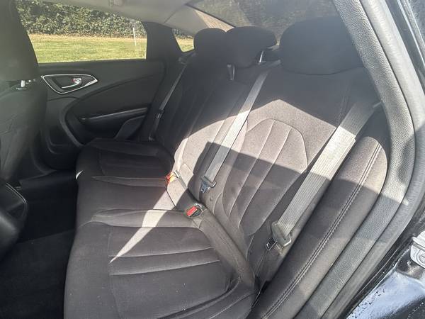 2013 Chrysler 200 LX 4dr Sedan Automatic — photo 7