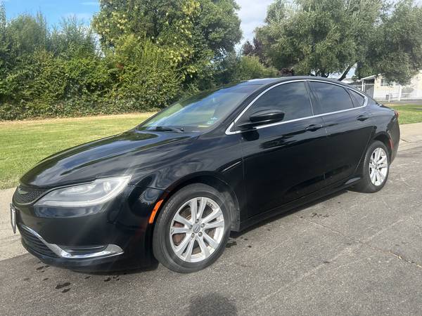 2013 Chrysler 200 LX 4dr Sedan Automatic — photo 2