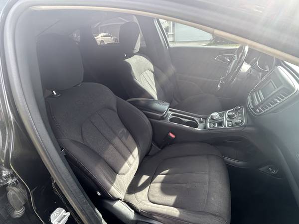 2013 Chrysler 200 LX 4dr Sedan Automatic — photo 6