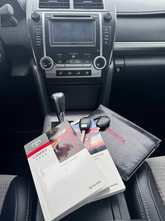 2014 Toyota Camry SE — photo 12