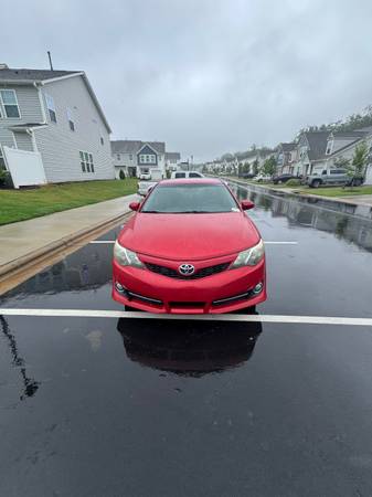 2014 Toyota Camry SE — photo 1