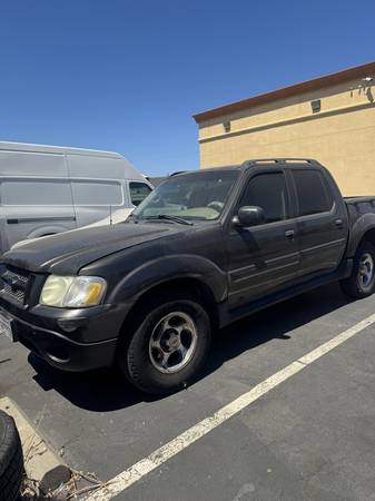 2005 Ford Explorer Sport Trac XLS 4dr 4x4 Automatic — photo 4