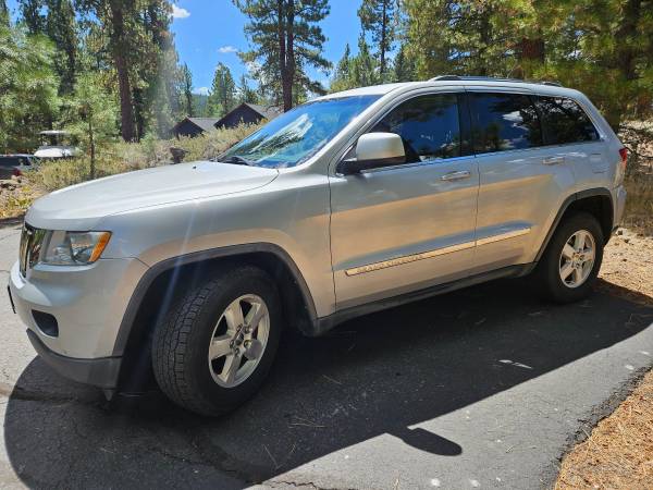 2011 Jeep Grand Cherokee Laredo 4dr 4x2 Automatic — photo 2