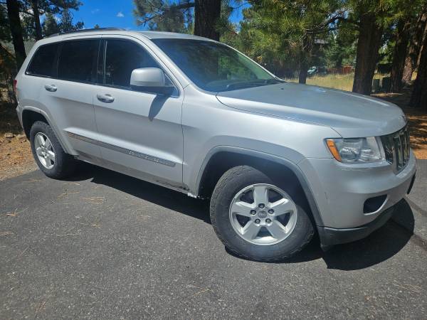 2011 Jeep Grand Cherokee Laredo 4dr 4x2 Automatic — photo 1