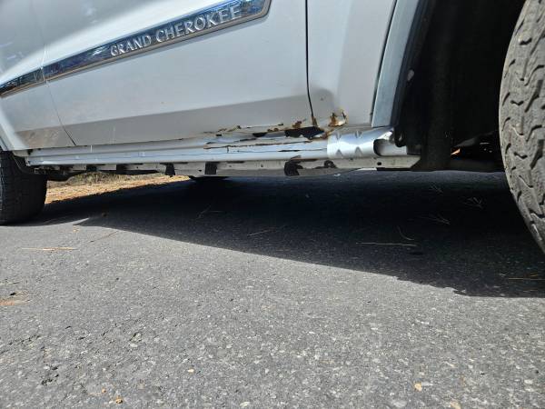 2011 Jeep Grand Cherokee Laredo 4dr 4x2 Automatic — photo 11