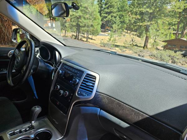 2011 Jeep Grand Cherokee Laredo 4dr 4x2 Automatic — photo 7