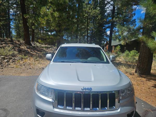 2011 Jeep Grand Cherokee Laredo 4dr 4x2 Automatic — photo 3