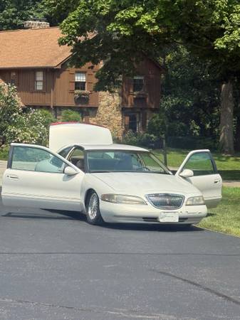 1998 Lincoln Mark Viii Base 2dr Coupe — photo 2