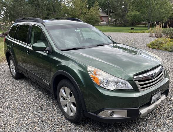 2011 Subaru Outback 2.5i Limited 4dr All-wheel Drive CVT — photo 2