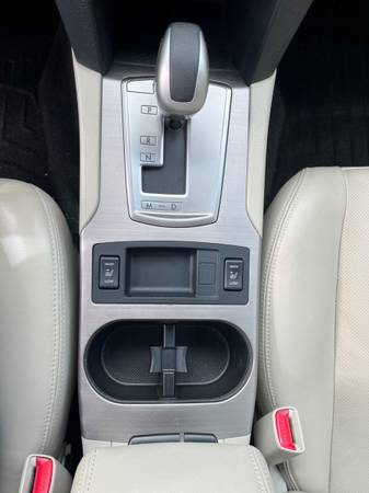 2011 Subaru Outback 2.5i Limited 4dr All-wheel Drive CVT — photo 12